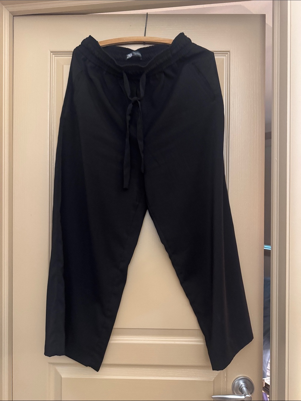 ZARA Women’s Black Wide Leg Culottes